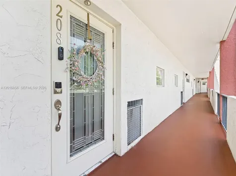 9820 S Hollybrook Lake Drive Pembroke Pines FL 33025