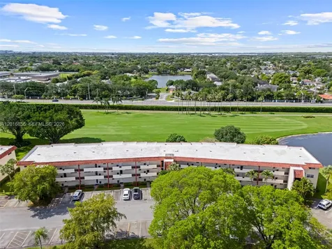 9820 S Hollybrook Lake Drive Pembroke Pines FL 33025