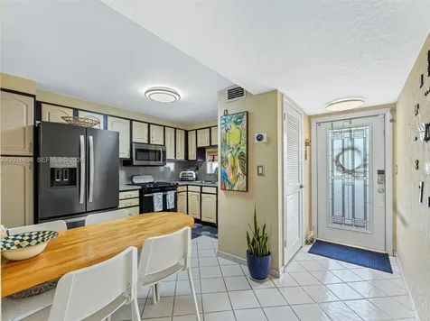 9820 S Hollybrook Lake Drive Pembroke Pines FL 33025