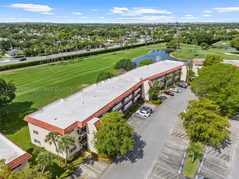 9820 S Hollybrook Lake Drive Pembroke Pines FL 33025