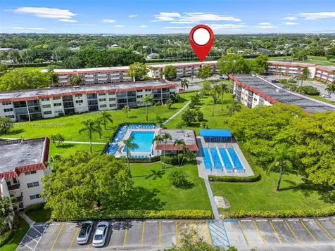 9820 S Hollybrook Lake Drive Pembroke Pines FL 33025