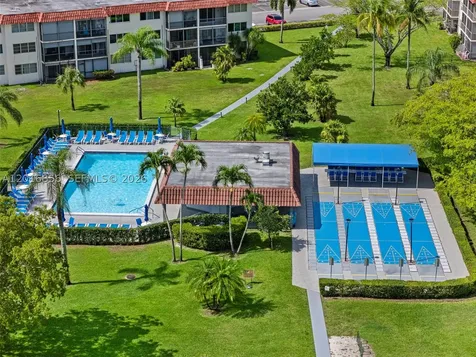 9820 S Hollybrook Lake Drive Pembroke Pines FL 33025