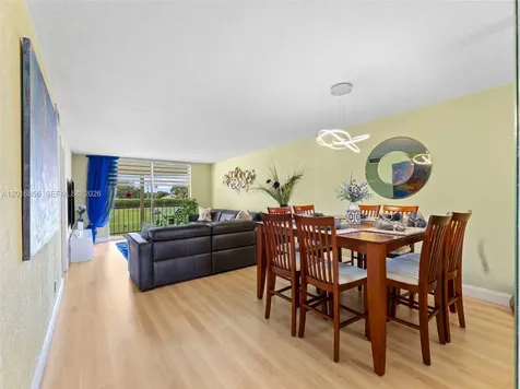 9820 S Hollybrook Lake Drive Pembroke Pines FL 33025
