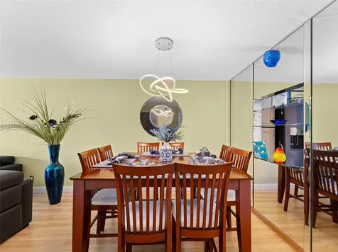 9820 S Hollybrook Lake Drive Pembroke Pines FL 33025