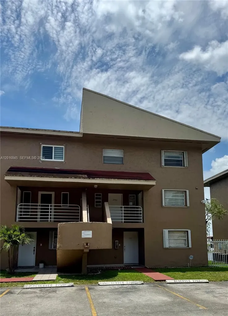 2762 W 60th Street Hialeah FL 33016