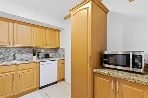 3725 S Ocean Drive Hollywood FL 33019