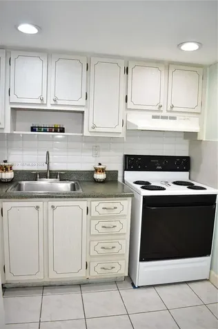 8851 Sunrise Lakes Boulevard Sunrise FL 33322