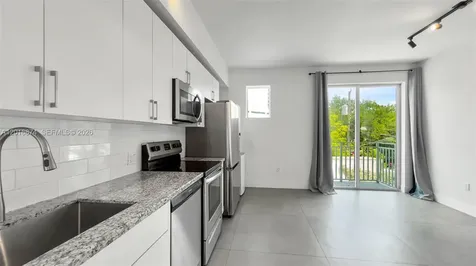 1536 NW 15th Avenue Miami FL 33125