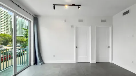 1536 NW 15th Avenue Miami FL 33125