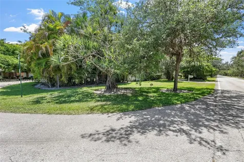7800 SW 132nd Street Pinecrest FL 33156