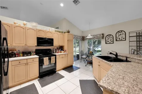 701 SW 93rd Terrace Pembroke Pines FL 33025