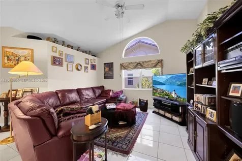 701 SW 93rd Terrace Pembroke Pines FL 33025
