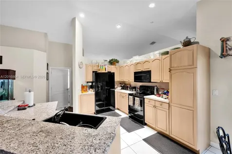 701 SW 93rd Terrace Pembroke Pines FL 33025