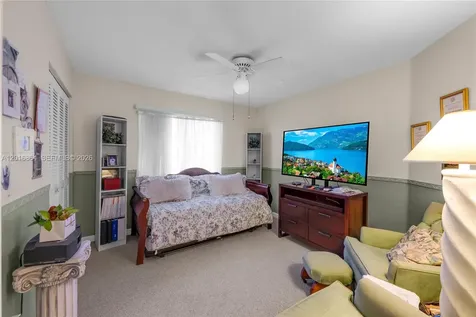 701 SW 93rd Terrace Pembroke Pines FL 33025
