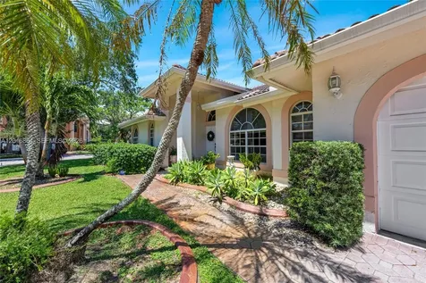 701 SW 93rd Terrace Pembroke Pines FL 33025