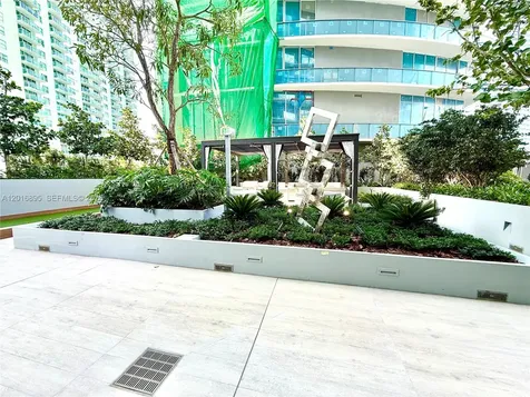 77 SE 5 Street Miami FL 33131