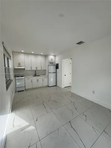 2142 NW 1st Street Miami FL 33125