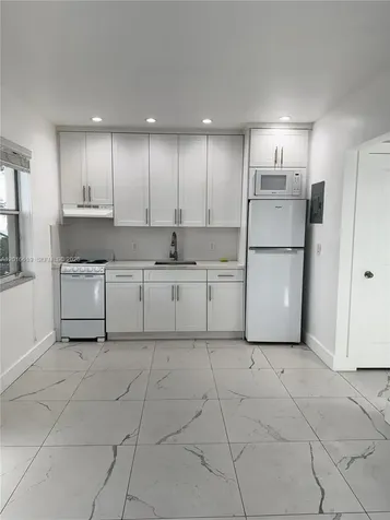 2142 NW 1st Street Miami FL 33125