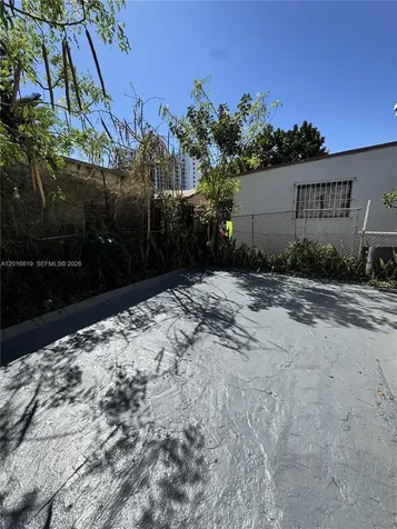 2142 NW 1st Street Miami FL 33125