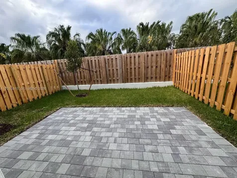 663 SE 13th Street Circle Homestead FL 33034