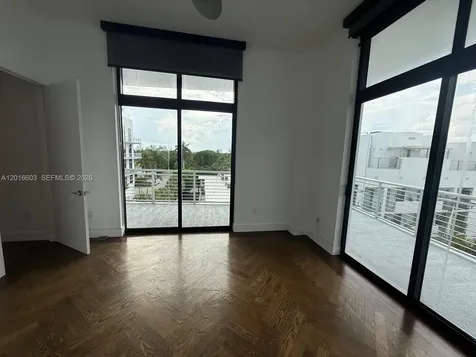 2001 Meridian Avenue Miami Beach FL 33139