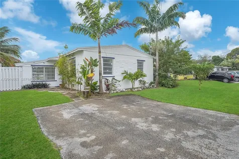 2718 Sherman Street Hollywood FL 33020