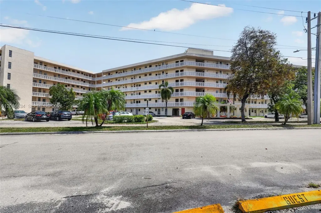 2905 Point East Drive Aventura FL 33160
