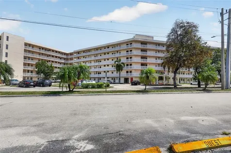 2905 Point East Drive Aventura FL 33160