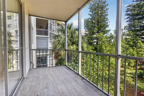 2905 Point East Drive Aventura FL 33160