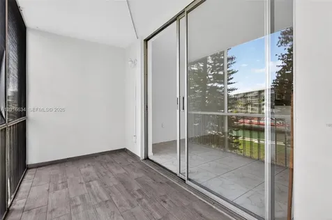 2905 Point East Drive Aventura FL 33160