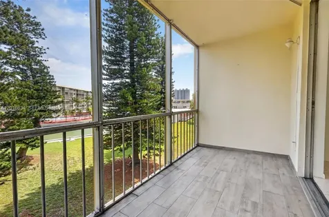 2905 Point East Drive Aventura FL 33160
