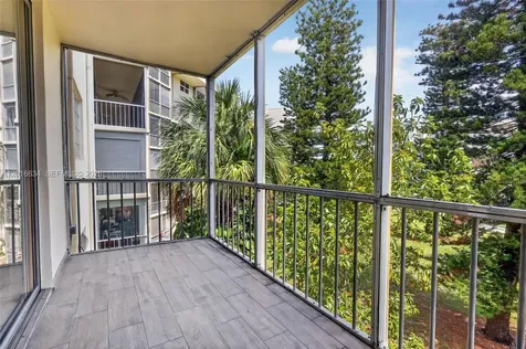 2905 Point East Drive Aventura FL 33160