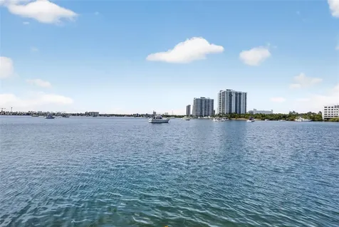 2905 Point East Drive Aventura FL 33160