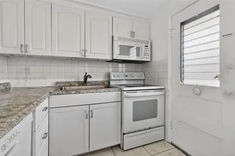 2905 Point East Drive Aventura FL 33160