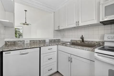 2905 Point East Drive Aventura FL 33160