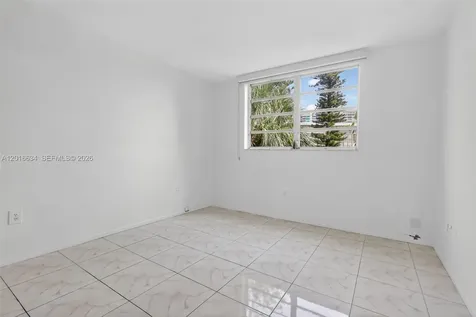 2905 Point East Drive Aventura FL 33160