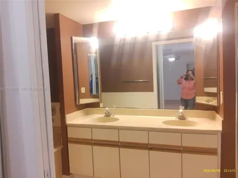 8172 S Coral Circle North Lauderdale FL 33068