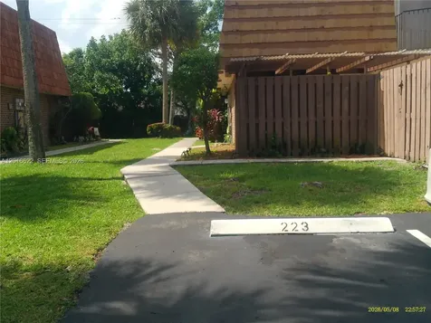 8172 S Coral Circle North Lauderdale FL 33068