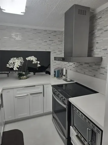 9410 Live Oak Place Davie FL 33324