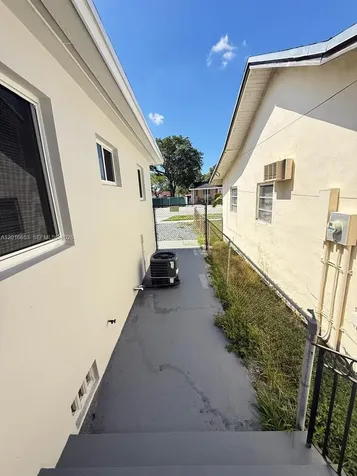 59 E 14th Street Hialeah FL 33010