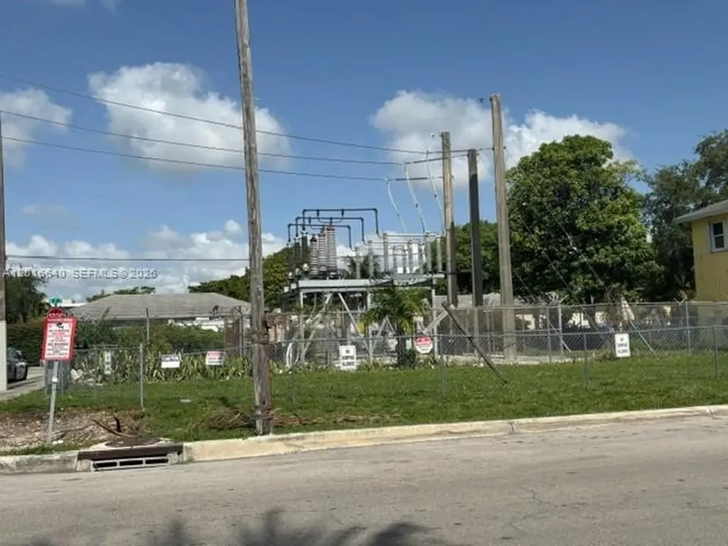 193 NW 16th Street Miami FL 33136