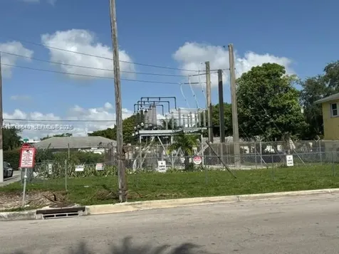 193 NW 16th Street Miami FL 33136