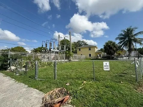 193 NW 16th Street Miami FL 33136