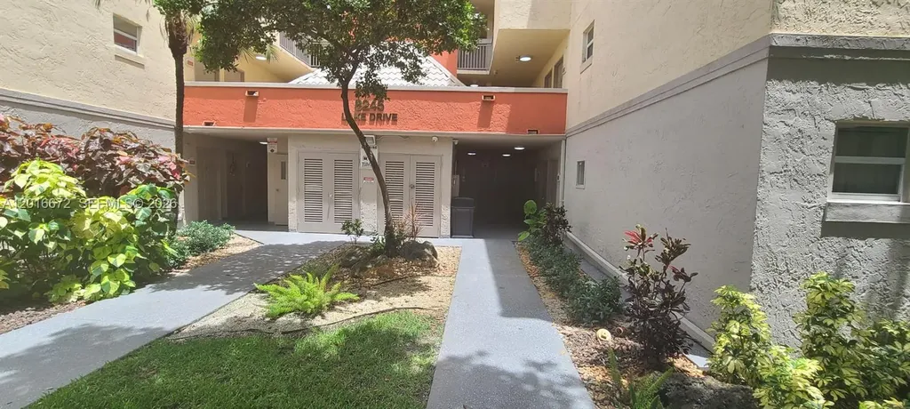 8245 Lake Drive Doral FL 33166