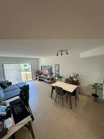 8290 Lake Drive Doral FL 33166