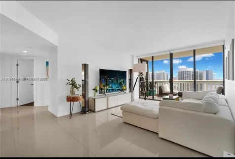 1000 W Island Boulevard Aventura FL 33160