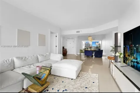 1000 W Island Boulevard Aventura FL 33160