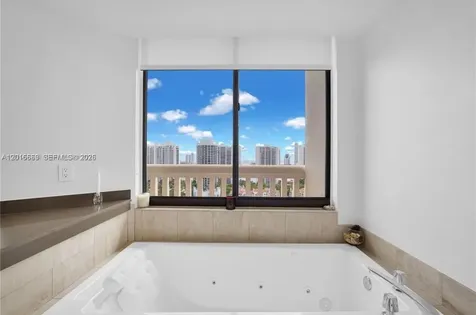 1000 W Island Boulevard Aventura FL 33160