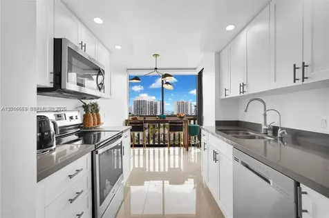 1000 W Island Boulevard Aventura FL 33160