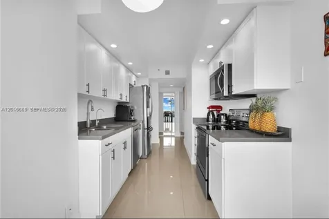 1000 W Island Boulevard Aventura FL 33160